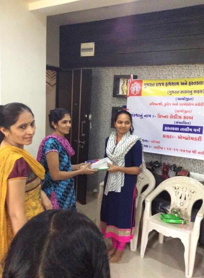 Embroidery training class with the Gujarat State Handloom & Handicraft Development Corporation, 2017